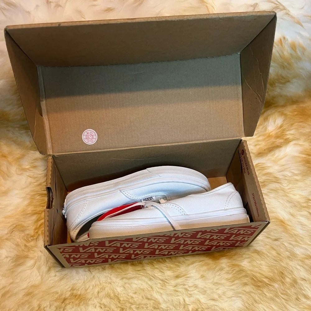 Vans Kids Authentic Shoe – True‎ White ⚪✨ NIB